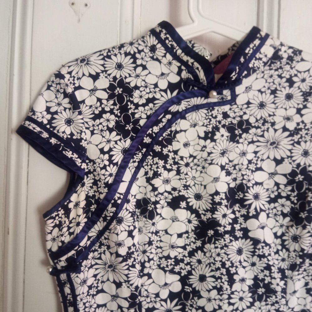 Traditional Mongolian dress / similar to cheongsam - Picture 5 of 11